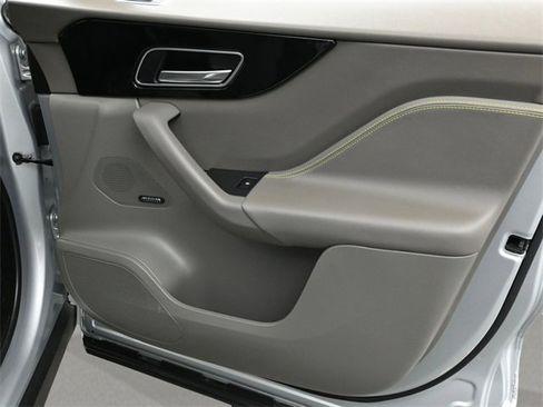 Used 2020 Jaguar F-PACE R-Sport image 19