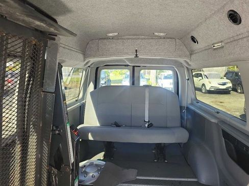 Used 2008 Ford E-150 and Econoline 150 Wagon RWD image 7