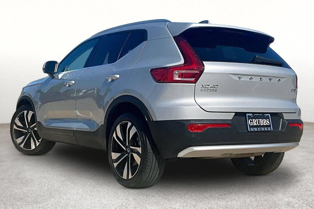 Certified 2024 Volvo XC40 B5 Plus w/ Protection Package Premier AWD/4WD image 16