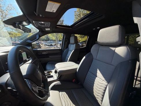 Used 2025 Chevrolet Silverado 1500 ZR2 w/ Technology Package image 12