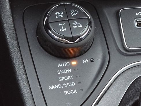 Used 2021 Jeep Cherokee Trailhawk w/ Trailer Tow Group image 12