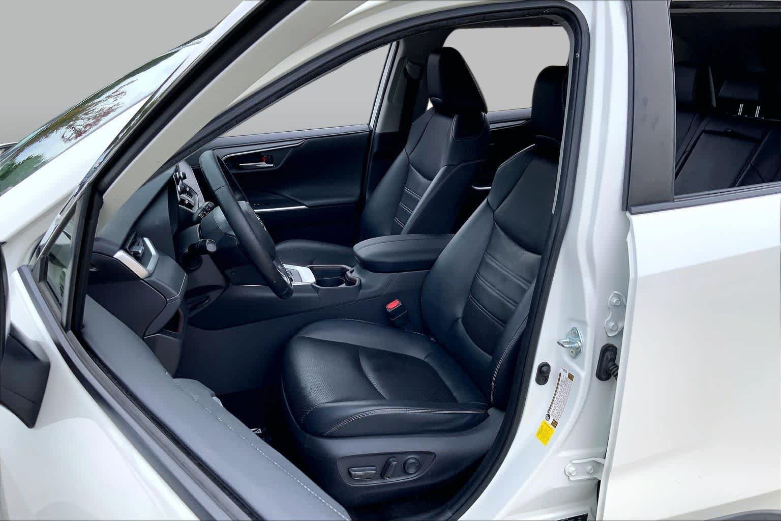 Used 2019 Toyota RAV4 Limited w/ Advanced Technology Package FWD image 7