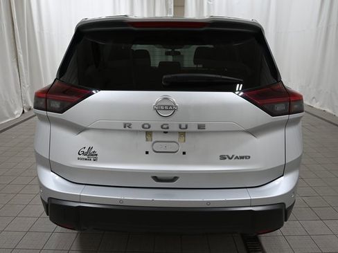 Used 2024 Nissan Rogue SV image 11