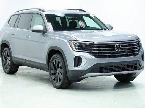 New 2026 Volkswagen Atlas SE FWD image 3