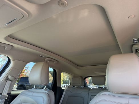 Used 2022 Lincoln Corsair Reserve w/ Equipment Group 201A image 3