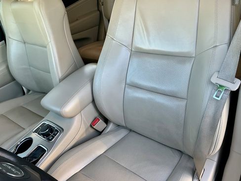 Used 2019 Jeep Grand Cherokee Limited w/ Luxury Group II image 40