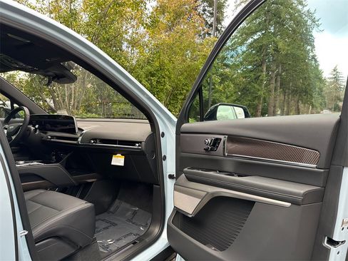 New 2026 Cadillac Vistiq Sport image 11