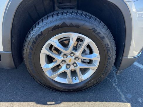 Used 2021 Chevrolet Traverse LT image 29