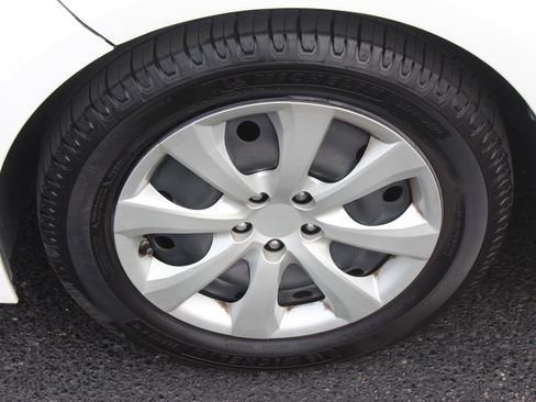 Used 2020 Toyota Corolla LE FWD image 10