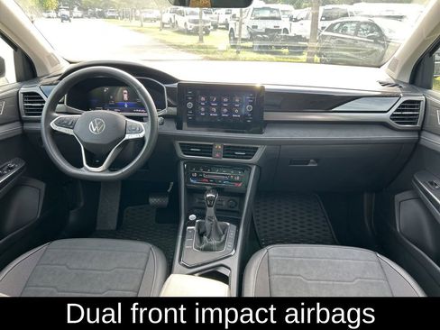 Certified 2025 Volkswagen Taos SE image 10