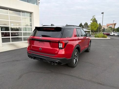 Used 2025 Ford Explorer ST AWD/4WD image 5