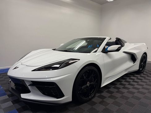 Used 2022 Chevrolet Corvette Stingray Premium Conv w/ Z51 Performance Package RWD image 3