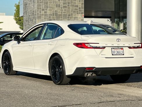 Used 2025 Toyota Camry Hybrid image 6