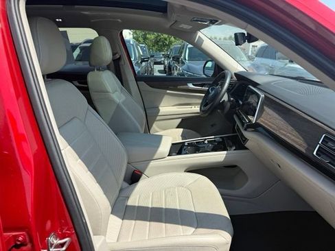 Used 2024 Volkswagen Atlas SEL AWD/4WD image 30