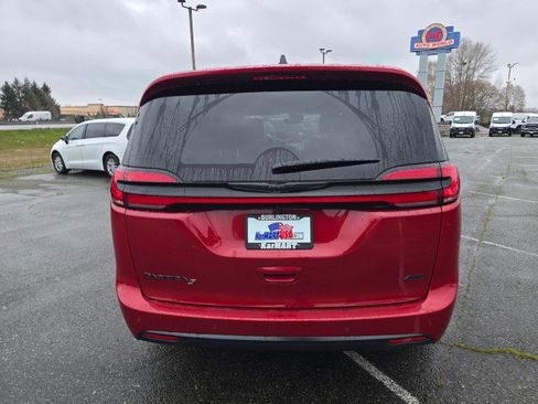New 2026 Chrysler Pacifica Select AWD/4WD image 4