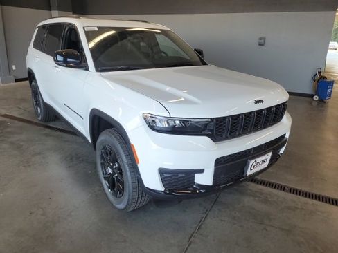 New 2025 Jeep Grand Cherokee L Altitude image 2