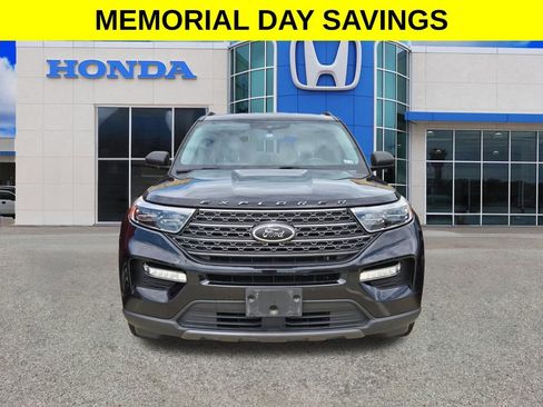 Used 2021 Ford Explorer XLT w/ Equipment Group 202A AWD/4WD image 4