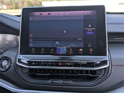 Used 2025 Jeep Compass Trailhawk w/ Trailhawk Elite Group image 19