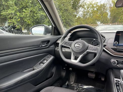 Used 2026 Nissan Altima 2.5 SV FWD image 34
