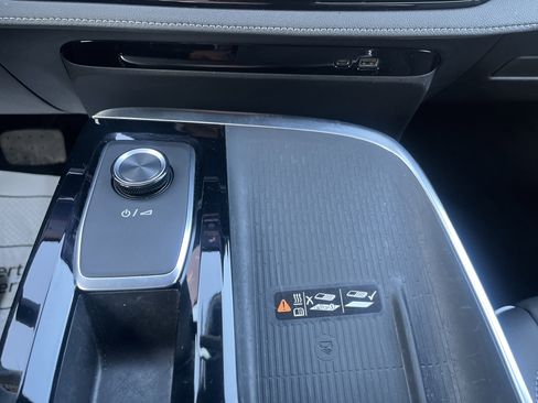 Used 2025 Buick Enclave Preferred image 32