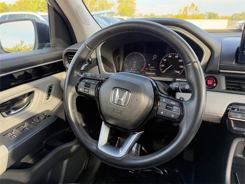 Used 2023 Honda Pilot Touring image 13