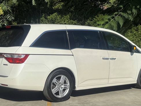 Used 2013 Honda Odyssey Touring Elite image 4