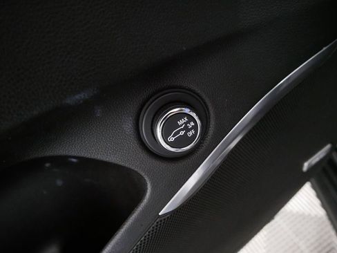 Used 2023 Buick Enclave Premium image 17