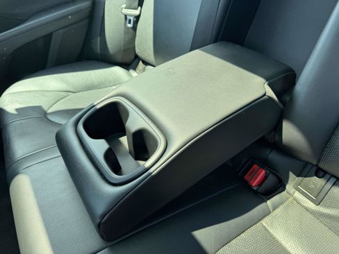 Used 2019 Toyota Camry XSE FWD image 9