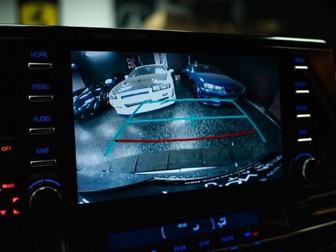 Used 2021 Toyota Sienna XSE image 22