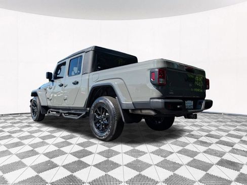 Used 2023 Jeep Gladiator Sport AWD/4WD image 12