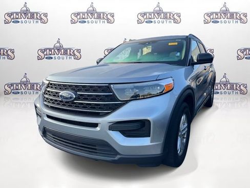 Used 2023 Ford Explorer XLT RWD image 3