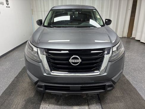 Used 2024 Nissan Pathfinder S image 2