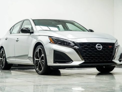 Used 2024 Nissan Altima 2.5 SR FWD image 4