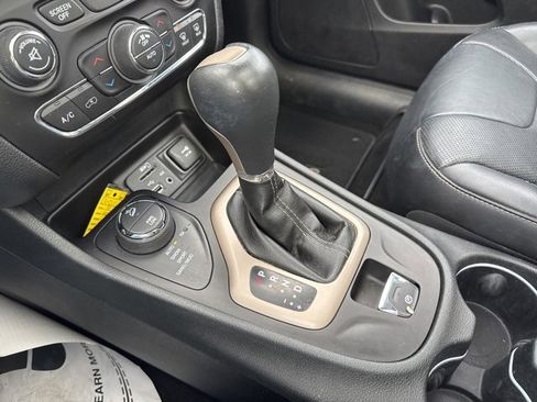 Used 2014 Jeep Cherokee Limited w/ Technology Group image 22