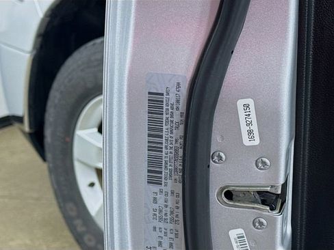 Used 2019 RAM 1500 Classic SLT w/ Luxury Group image 29