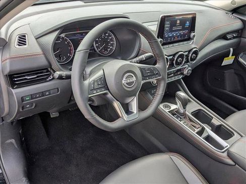 Used 2025 Nissan Sentra SR w/ SR Premium Package image 3