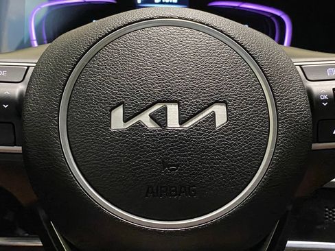 Used 2025 Kia Sportage EX FWD image 19