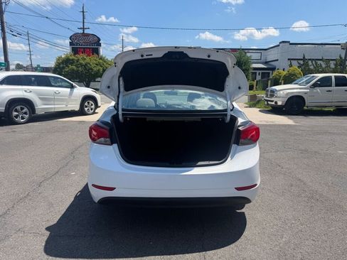 Used 2014 Hyundai Elantra SE FWD image 23