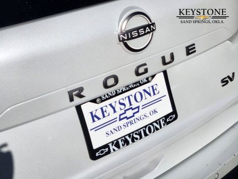 Used 2024 Nissan Rogue SV image 11