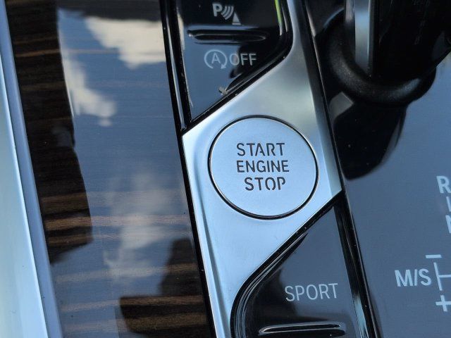 Used 2019 BMW X5 xDrive40i w/ Parking Assistance Package AWD/4WD image 29
