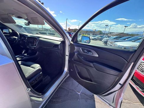 Used 2021 Chevrolet Traverse Premier image 34