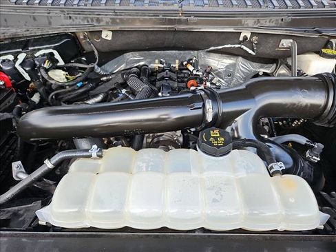 Used 2024 Ford Expedition XLT RWD image 24