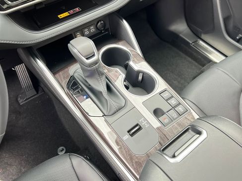 New 2026 Toyota Highlander Platinum image 26