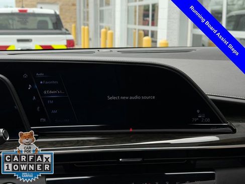 Used 2024 Cadillac Escalade Premium Luxury AWD/4WD image 15