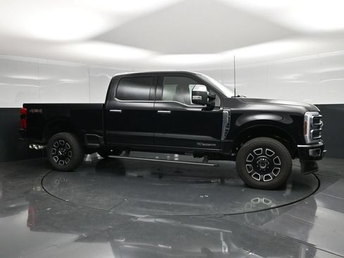 Used 2024 Ford F250 Platinum AWD/4WD image 3