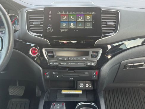 Certified 2022 Honda Pilot Black Edition image 14