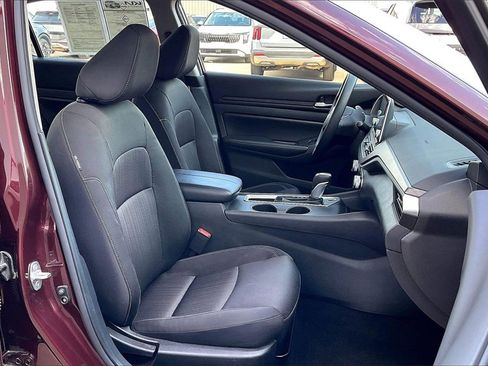 Used 2025 Nissan Altima 2.5 SV image 7