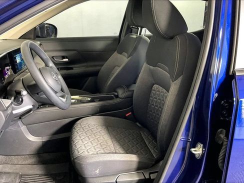 Certified 2025 Nissan Kicks SV w/ SV Premium Package AWD/4WD image 32