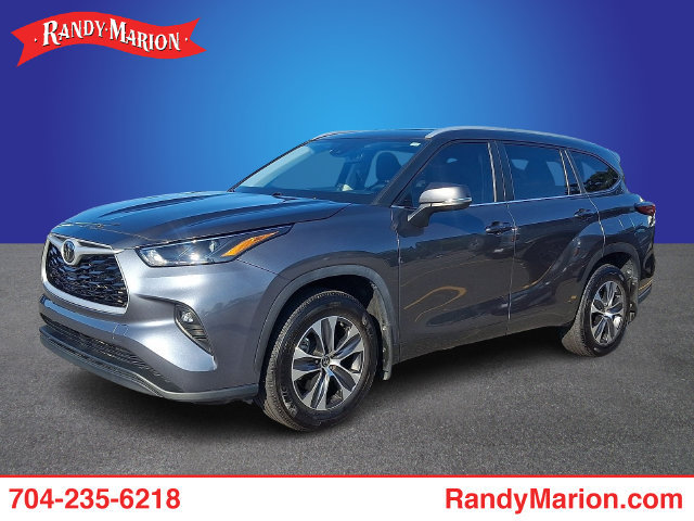 Used 2023 Toyota Highlander XLE AWD/4WD image 1