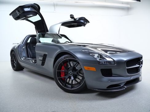 Used 2015 Mercedes-Benz SLS AMG GT Final Edition image 8
